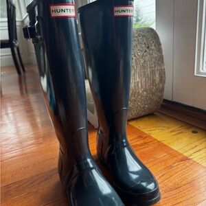 Hunter Glossy Black Tall Boots (sz 6)